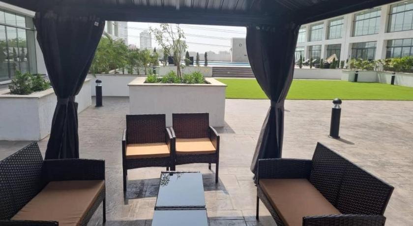 Piano And Gold At The Signature, Tetteh Quarshie Akkra Exterior foto